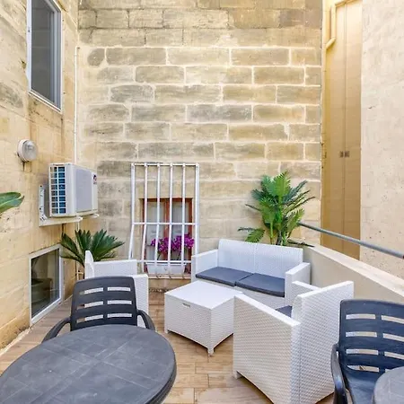 Apartment Lovely 1br Traditional In Bormla By 360 Estates *