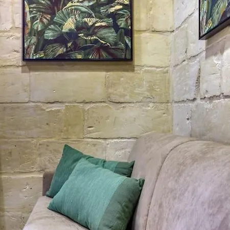 Lovely 1br Traditional In Bormla By 360 Estates