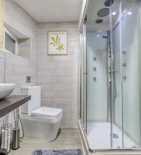 Lovely 1br Traditional In Bormla By 360 Estates 아파트 *